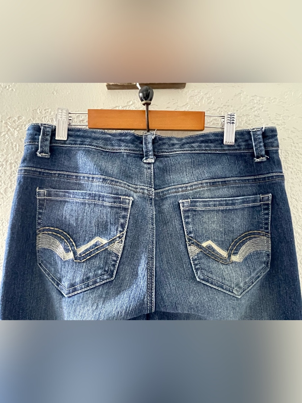 Nine West Women’s Medium Blue Cropped Jeans with Cuffed Hem Size 8 - Picture 6 of 9